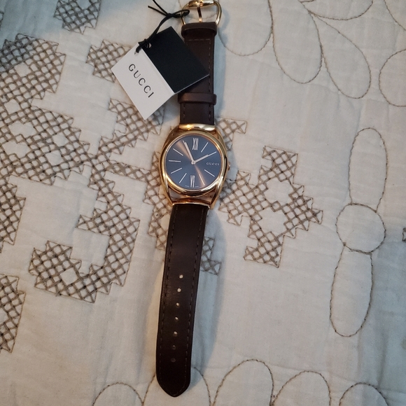 Gucci women watch - Picture 4 of 4